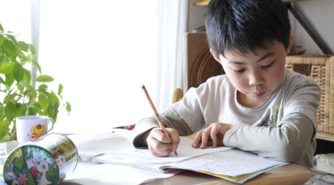 Dukung Proses Belajar Anak dengan Guru Les Privat Baca Tulis
